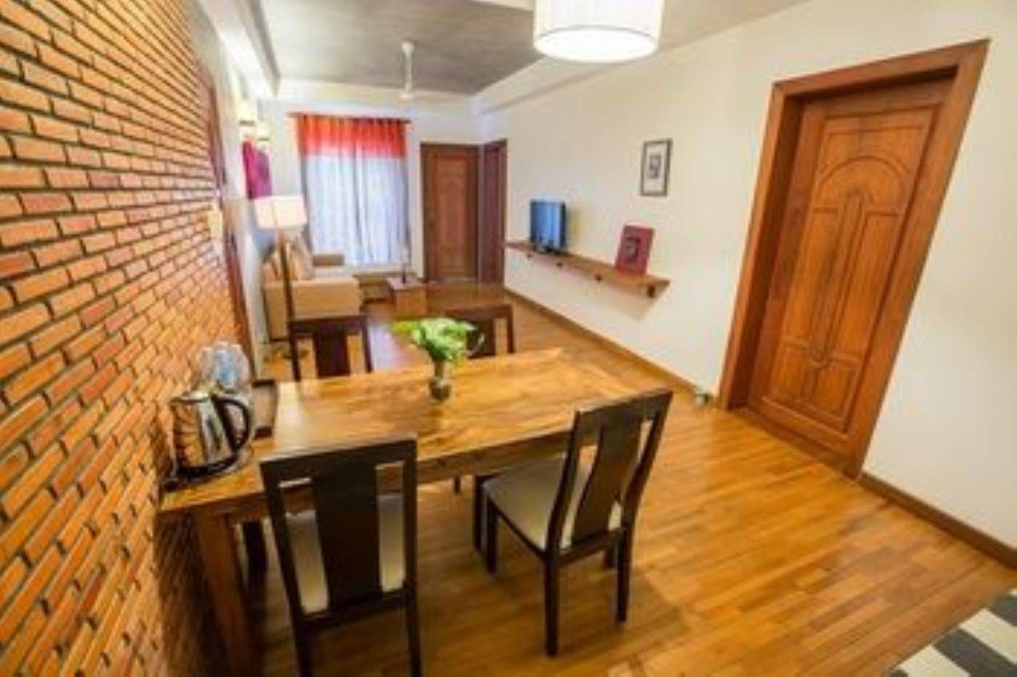 Casa Villa Independence Phnom Penh Exterior photo